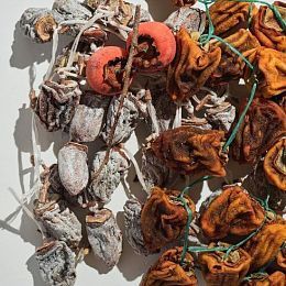 Хурма вяленная целиком